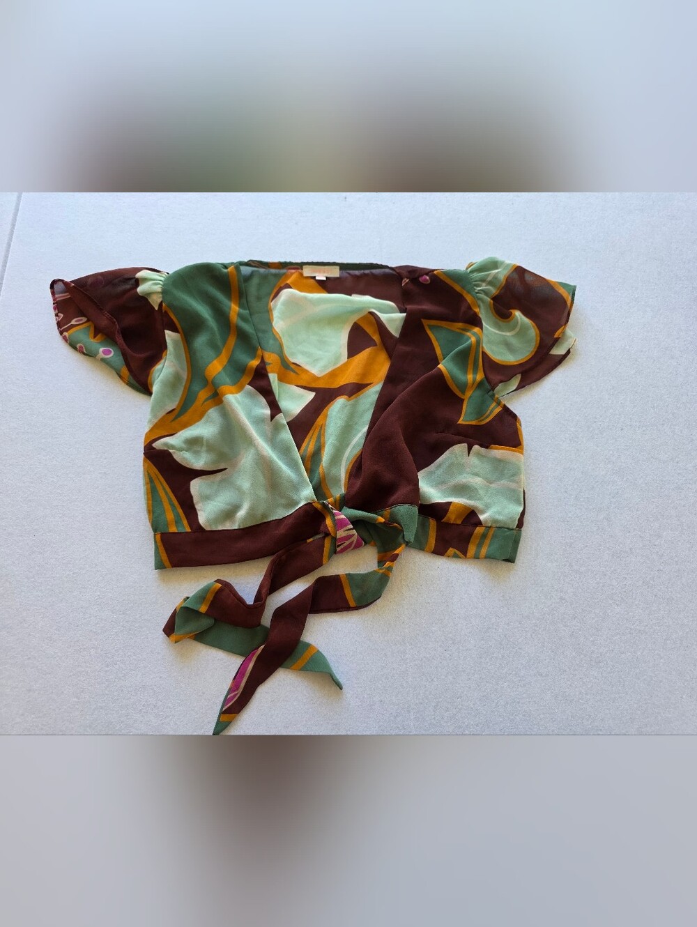 Luxxel Abstract Tie-Front Crop Top in Mint, Brown & Mustard